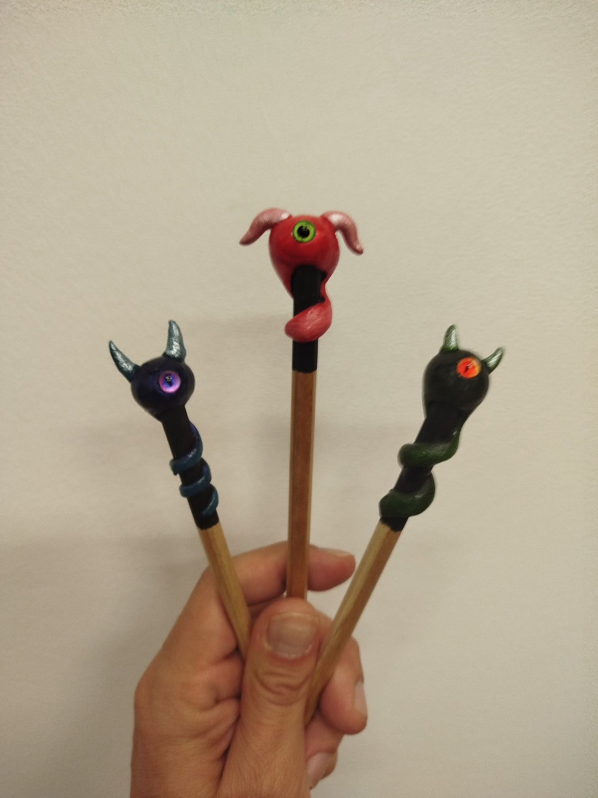 Crayons de bois Petits démons
